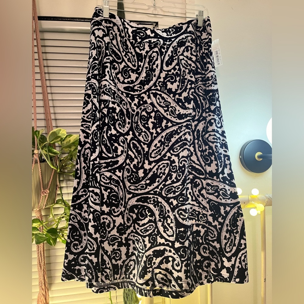 Black and White Stretchy Skirt 🖤